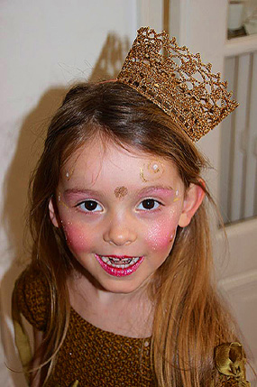 animation anniversaire fille 4 ans maquillage princesse dorée