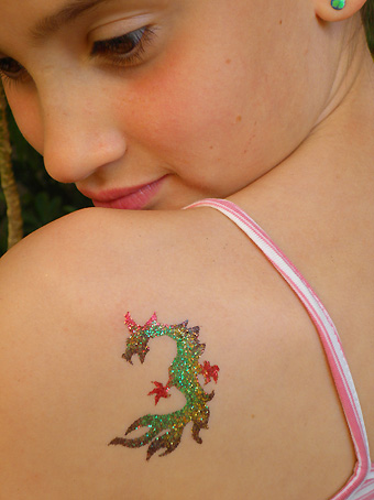 Animation anniveraire 4 à 10 ans tatouage temporaire de dragon pour enfants fille et garçon.