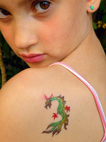 Anniveraire 4 à 10 ans animation tatouage temporaire de dragon pour enfant fille et garçon.